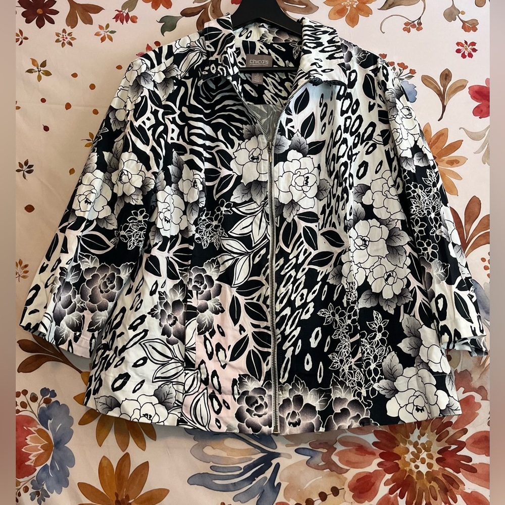 Chico’s 3/XL Casual White Black Pink Floral Maximal Full Zip Light Khaki Jacket